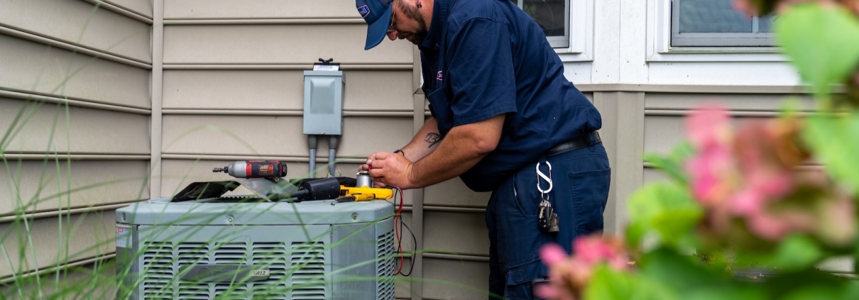 Burch worker maintaining outdoor unit
